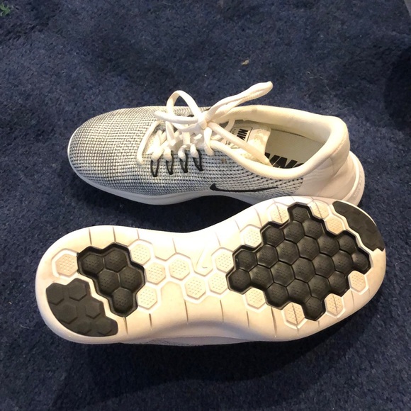 Nike flex women’s white shoes NEW - Picture 4 of 4